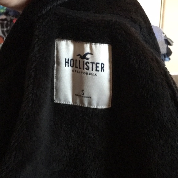 HOLLISTER SMALL SOFT PLUSH JACKET - Picture 3 of 3